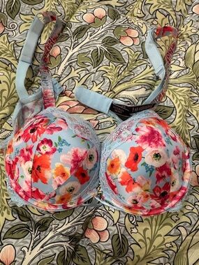 Victoria's Secret Sky Blue Floral Lace Push-Up Bra